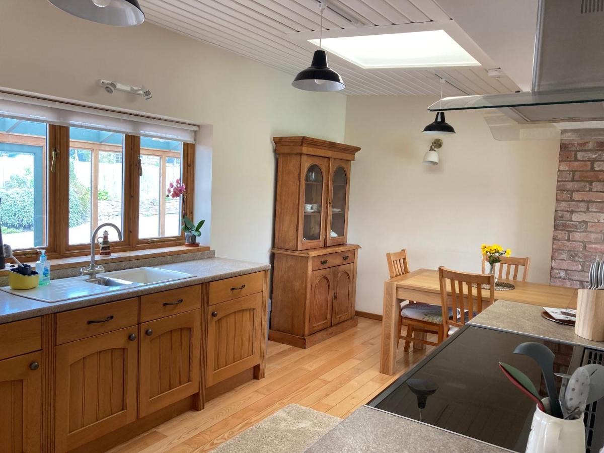 Meadow Barn Villa เฮริฟอร์ด ภายนอก รูปภาพ