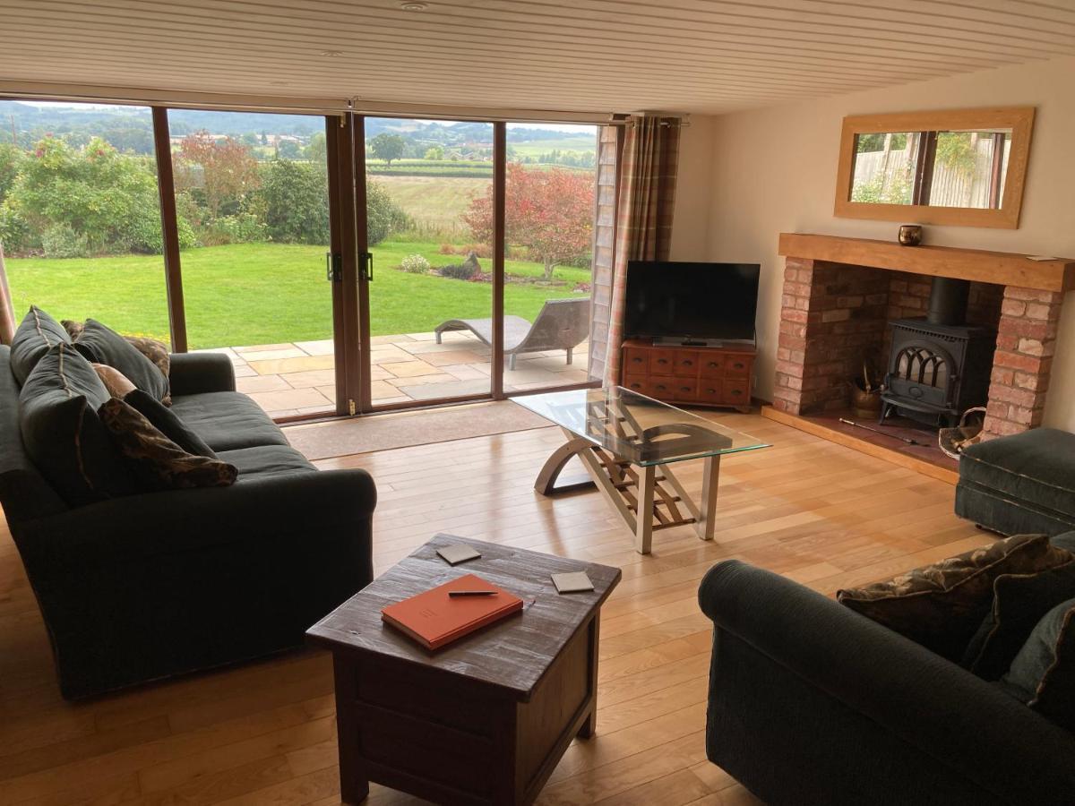 Meadow Barn Villa เฮริฟอร์ด ภายนอก รูปภาพ
