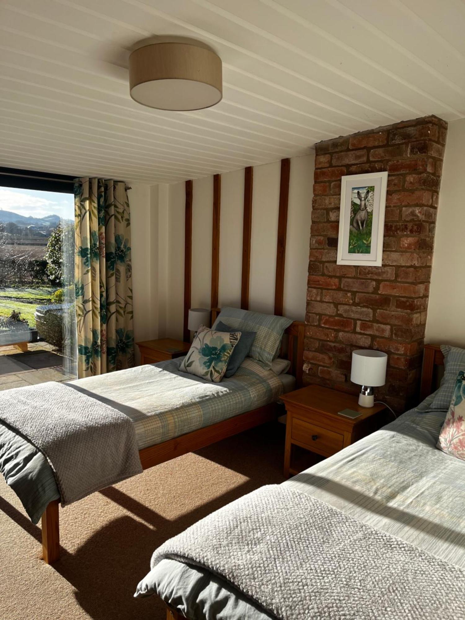 Meadow Barn Villa เฮริฟอร์ด ภายนอก รูปภาพ